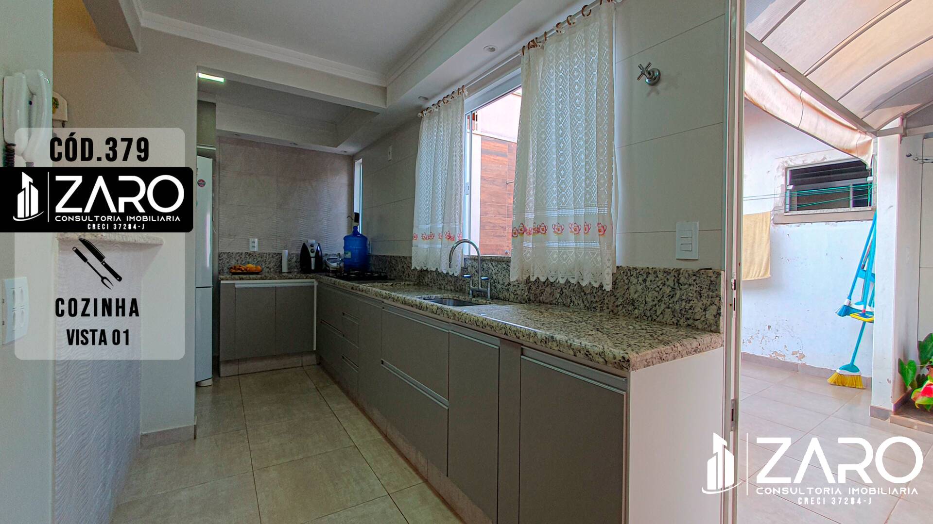 Casa à venda com 3 quartos, 216m² - Foto 16